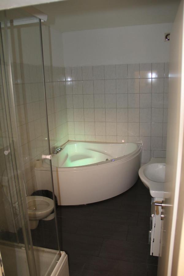 Stay2Night City Center Hostel Zürich Buitenkant foto
