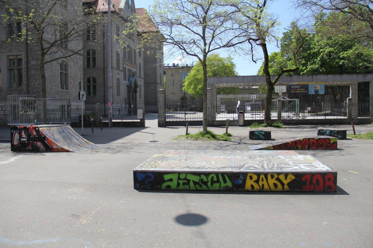 Stay2Night City Center Hostel Zürich Buitenkant foto