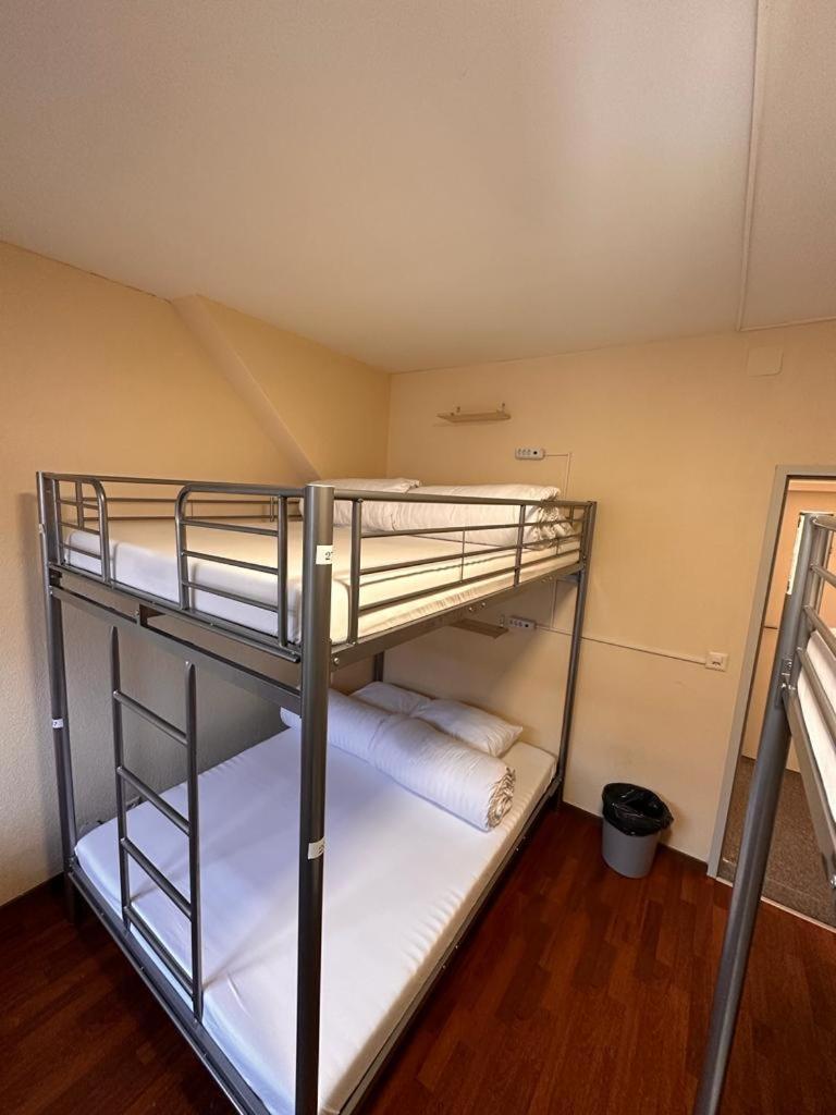 Stay2Night City Center Hostel Zürich Buitenkant foto